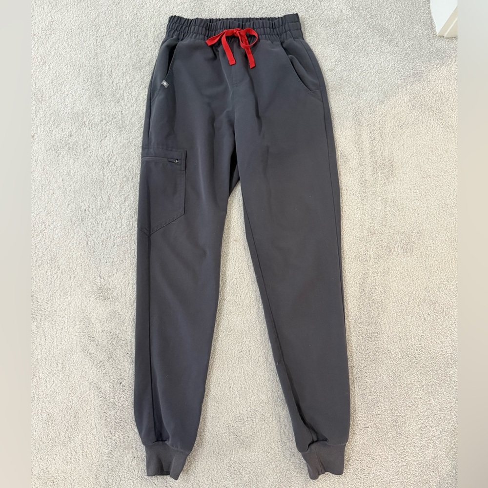 FIGS High Waisted Uman Relaxed Jogger Scrubs
Charcoal Grey